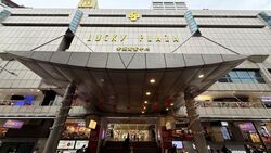 Lucky Plaza (D9), Shop House #628800581